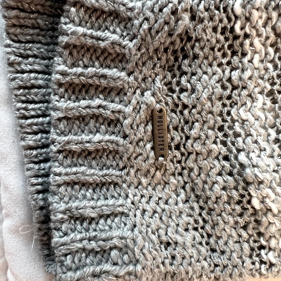 Hollister Grey & White Sweater. Size Medium. In Brand New Condition - Picture 5 of 5